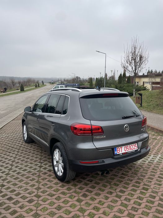 Volkswagen tiguan  model Carat
