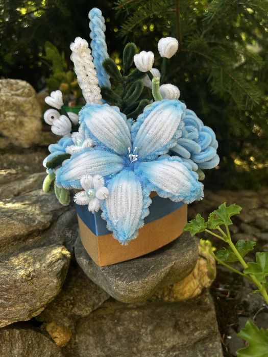Aranjament handmade din sârmă plușată
