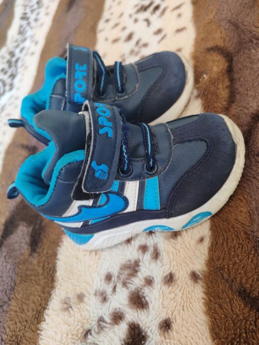 Кроссовки детские