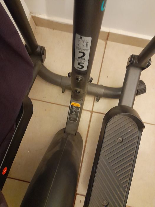 Vând bicicletă eliptică Domyos 100,