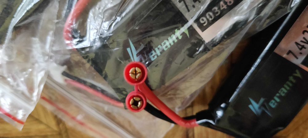 Нов дрон с камера, 4 батерии и бързо зарядно