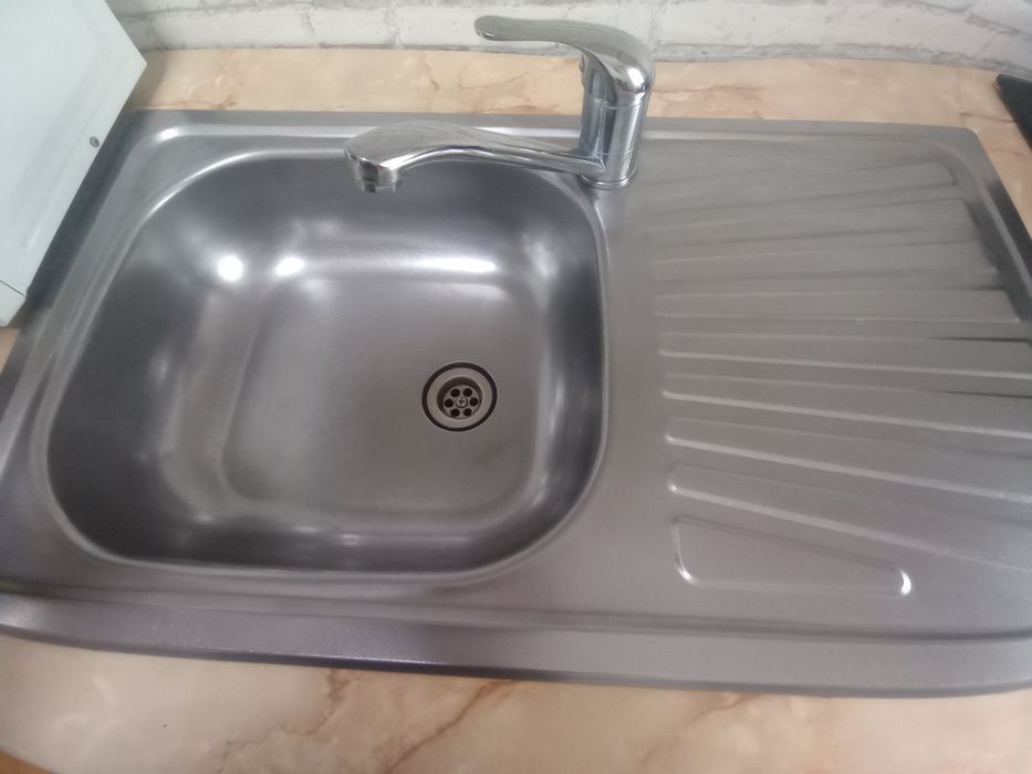 Vând chiuvetă inox bucătărie .