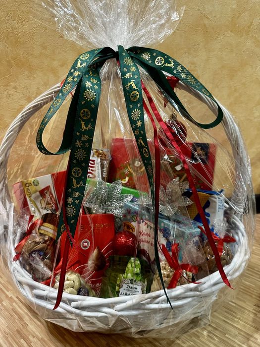 Корзина со сладостями