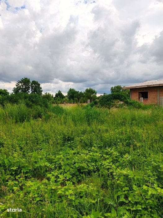 Teren intravilan 1000 mp, plan, construibil – Sacalaseni, zona centr