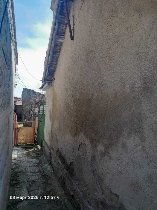 Продавам стара къща в района на ФСГ " Васил Левски"