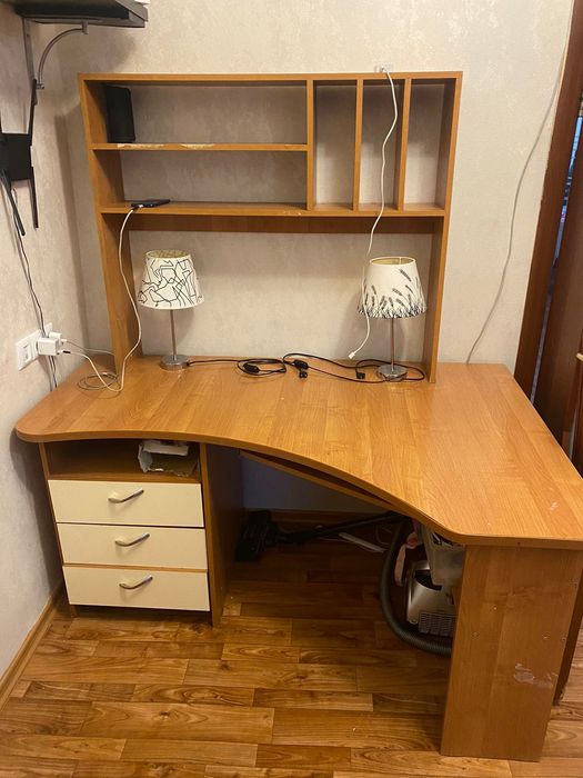 Продаю Стол для учебы!