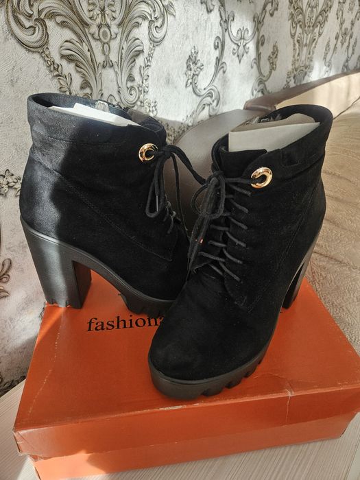 Ботинки замшаевые