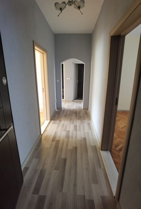 Дава се под наем Тристаен апартамент в Хасково, Център - 75 кв.м за 255 € - Снимка #4