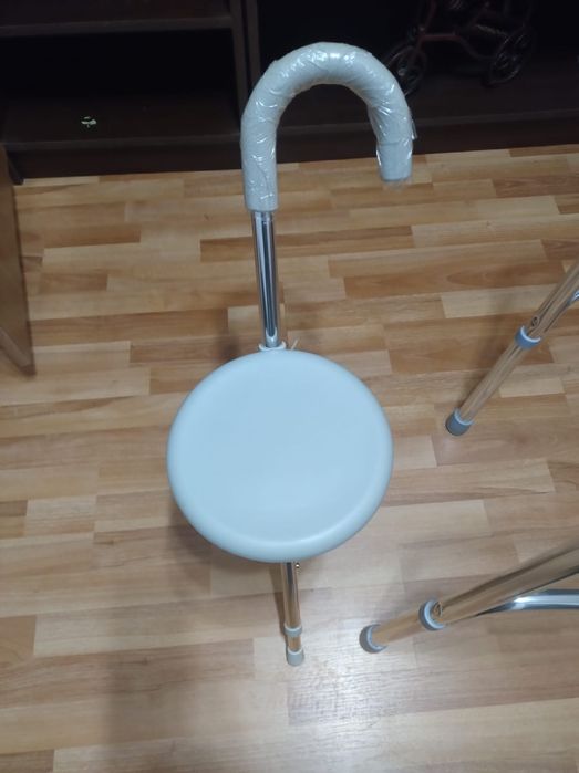 Se vinde : Baston cu scaun