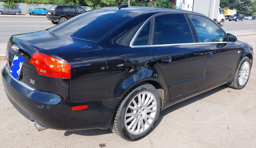 Ауди  А4  2005 г.