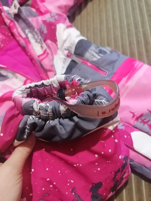 Продаётся зимний комбинезон на девочку