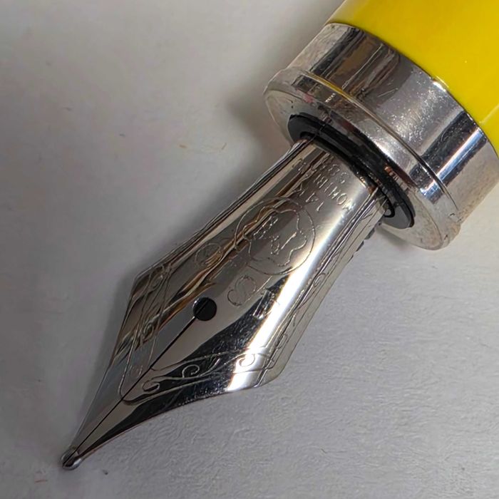 stilou Montblanc ed Ferrari, galben