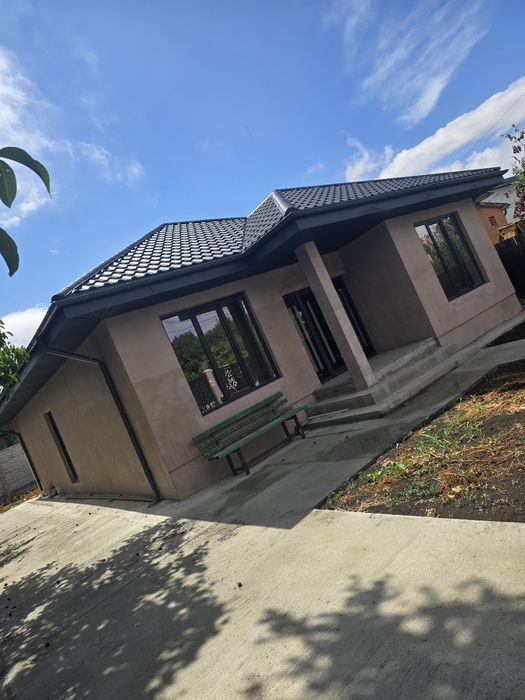 Vand casa noua Str Decebal nr 7