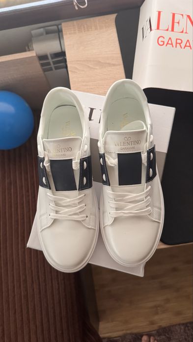 Кроссовки Valentino