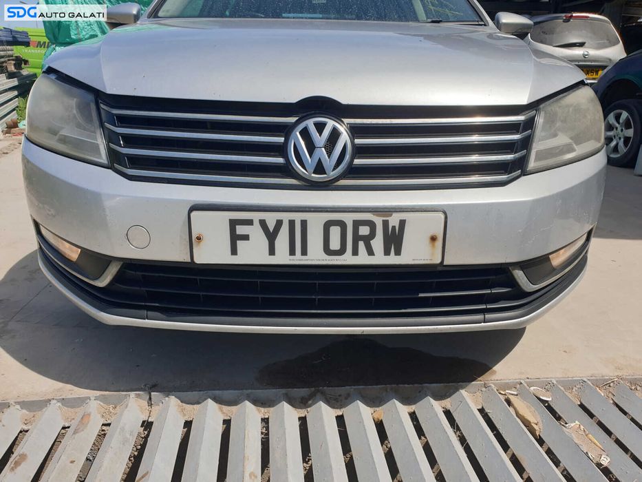 Bara Spoiler Fata cu Grile Proiectoare cu Imperfectiuni Volkswagen Passat B7 2010 - 2015 Culoare LA7W [K3738]
