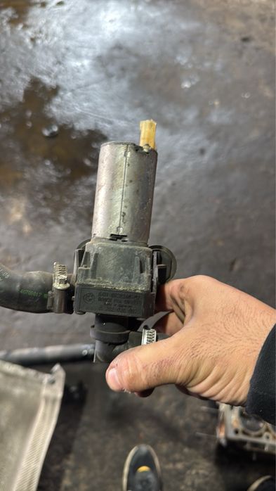 Допълнителна водна помпа / клапан парно бмв е90 е87