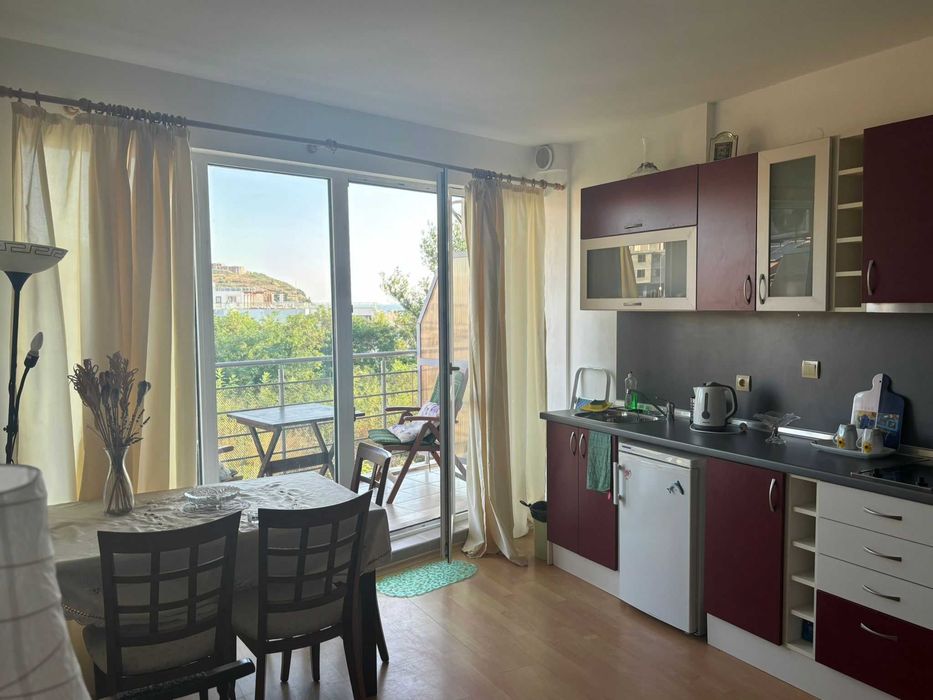 Продавам апартамент на първа линия в Бяла с красива панорамна гледка към морето  50 метра от плажа