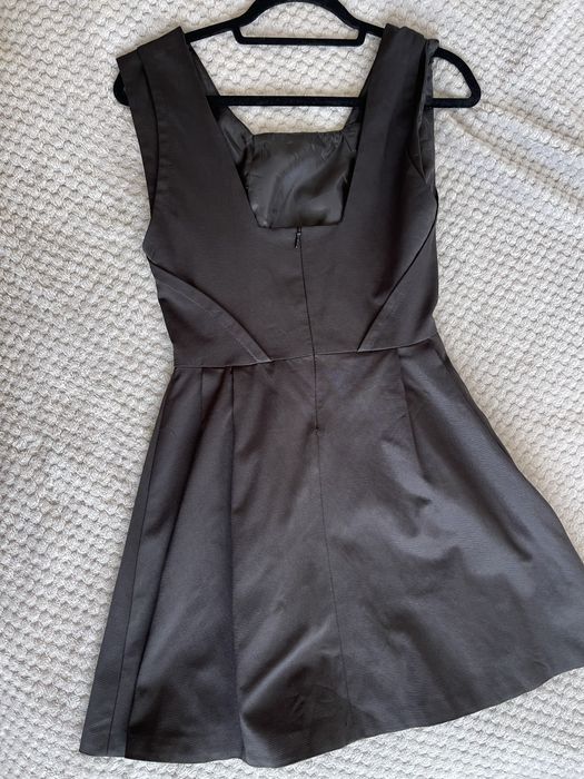 Къса черна рокля