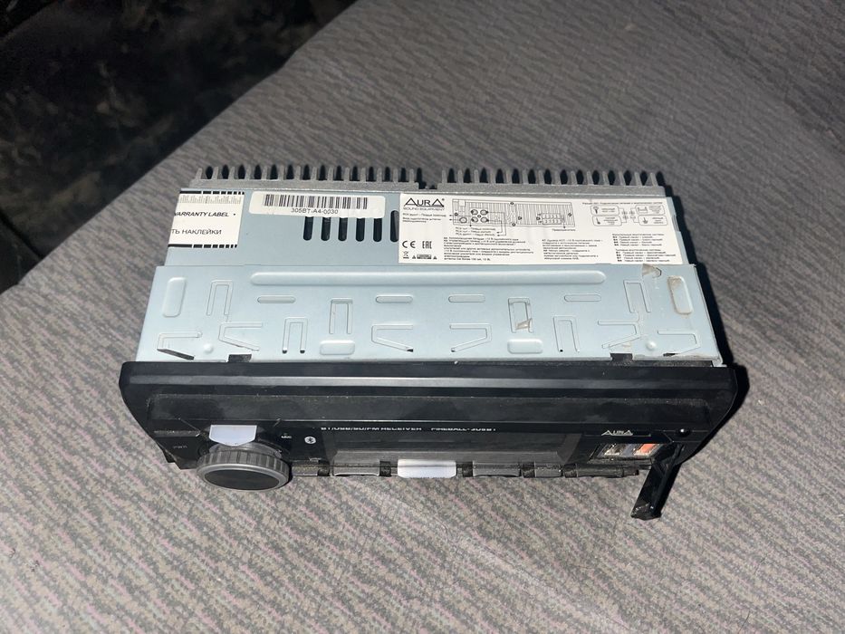 Продам магнитолу aura