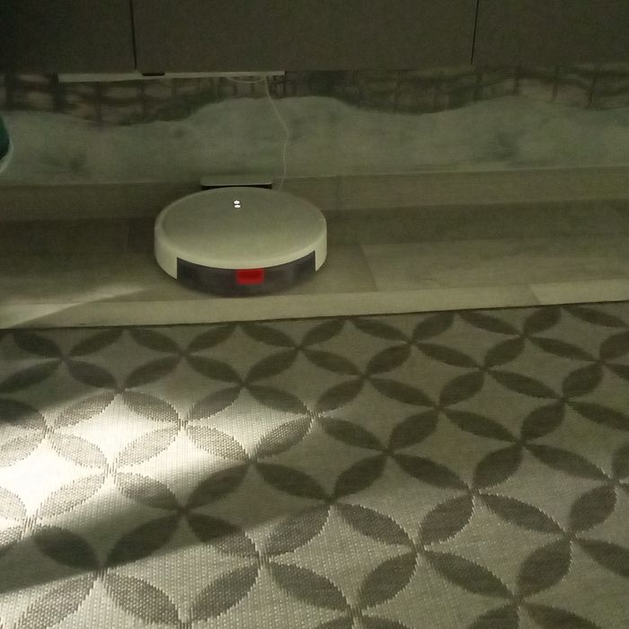 Продам робот пылесос