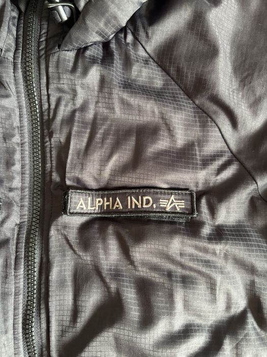 Продам куртку Alpha Industries.