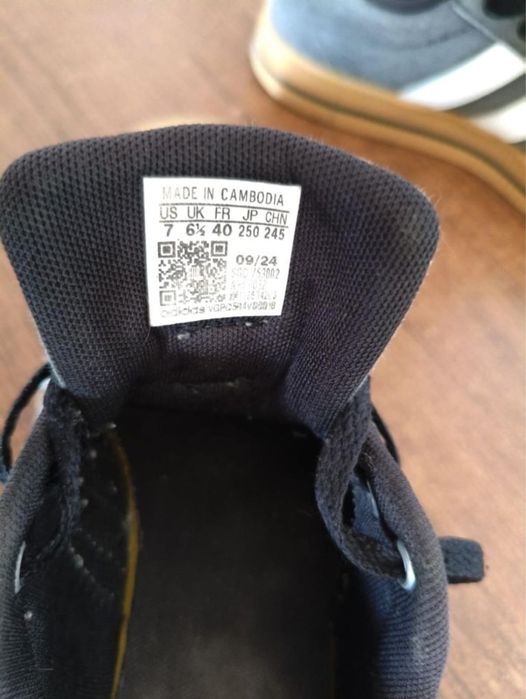 Продам кроссовки Adidas
