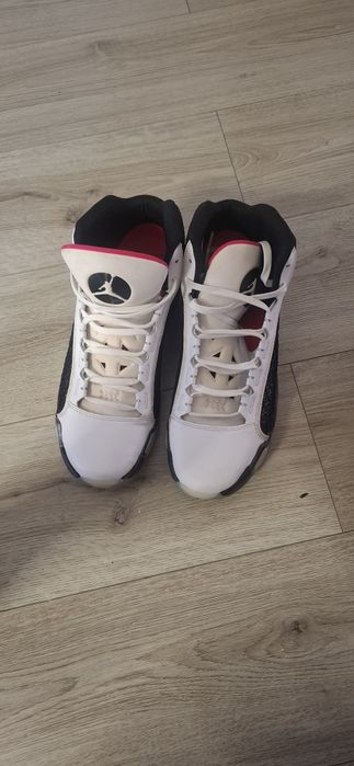 Vând adidasi Air Jordan