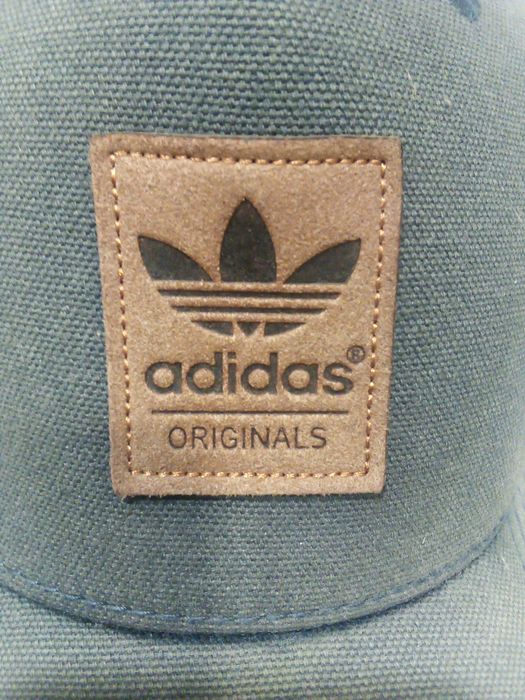 Șapcă adidas originală (modelul șters nu decolorat)