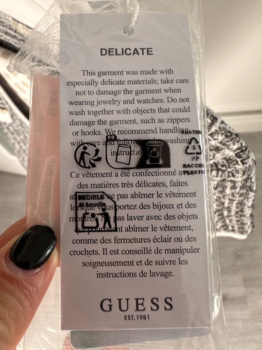 Bluza GUESS, marime S, noua, cu eticheta