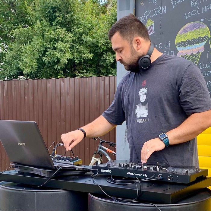 Dj evenimente/ Cafenea/ Piscina/ Majorat/ Banchet/ Ambiental & Foto