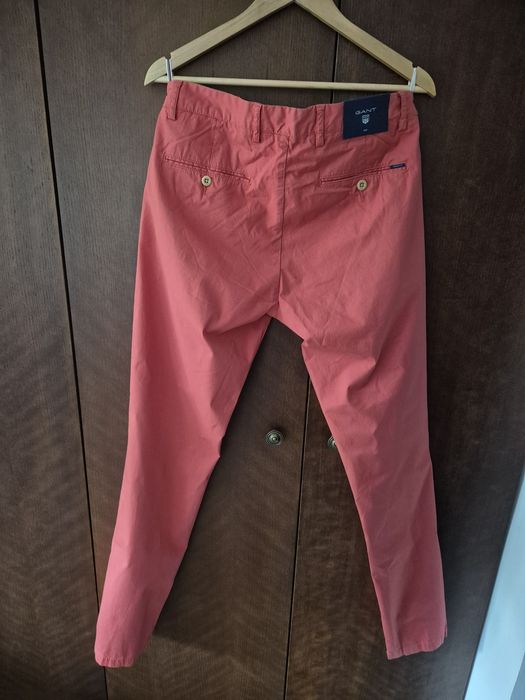 Продавам нов мъжки панталона GANT