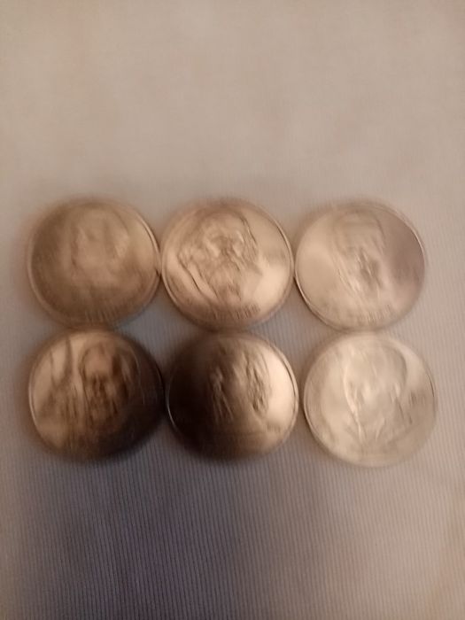 Продам монеты номиналом в один рубль.