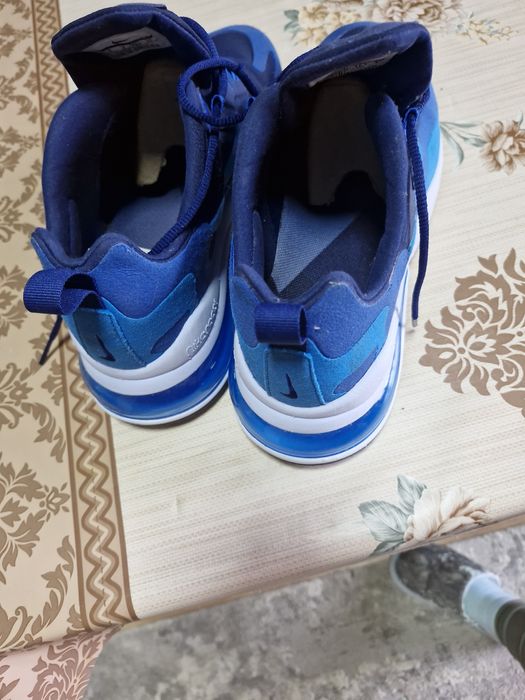 Adidasi adidas si nike