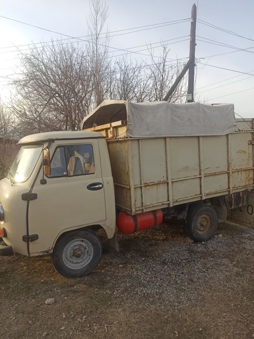 Бортовой УАЗ в хорошем состоянии всё работает.