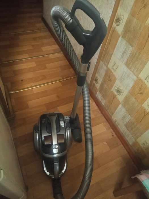Пылесос рабочий.