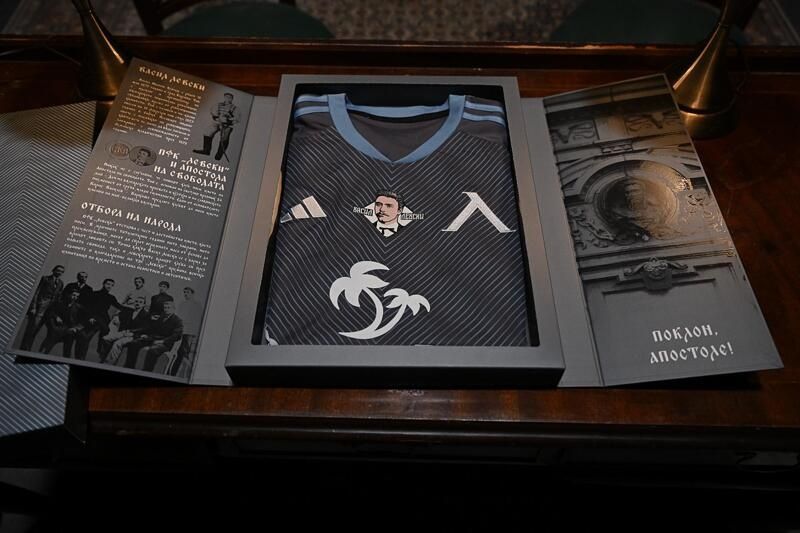 Лимитирана фланелка на Левски София, "Поклон, Апостоле!" - размер XL