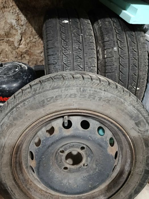 Гуми с джанти за Рено