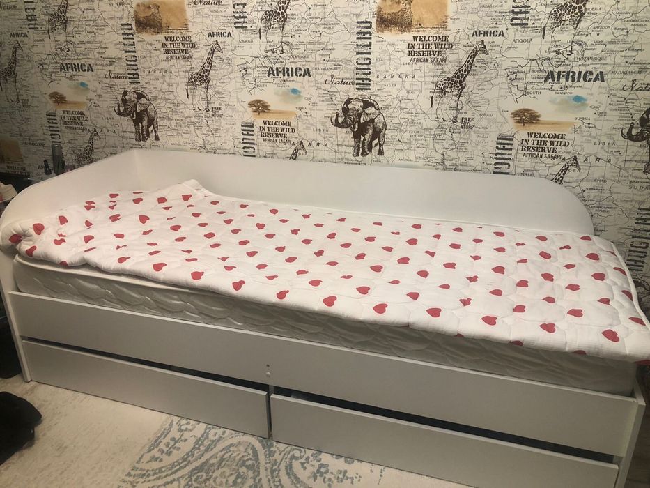 белый кровать,одно