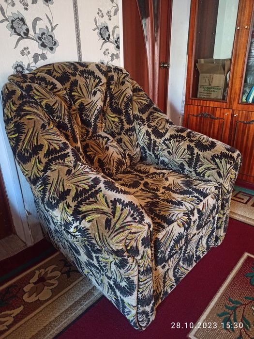 Продам 2 крепких, удобных кресла.