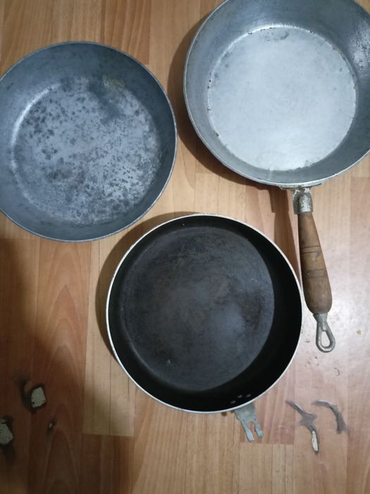 Три сковородки .