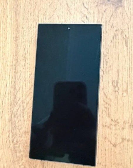 Samsung Galaxy S24 ultra sotiladi
Pamyati 256 lik, garantiyali telefon