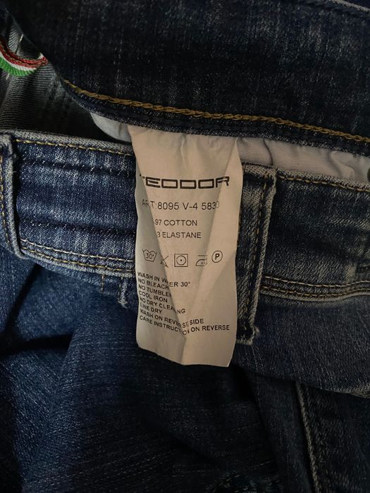 Мъжки сини дънки с дълъг крачол на Teodor.