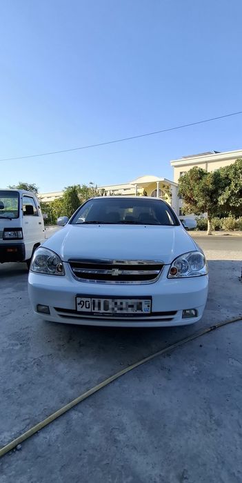 Продается Chevrolet Lacetti 2-позиция