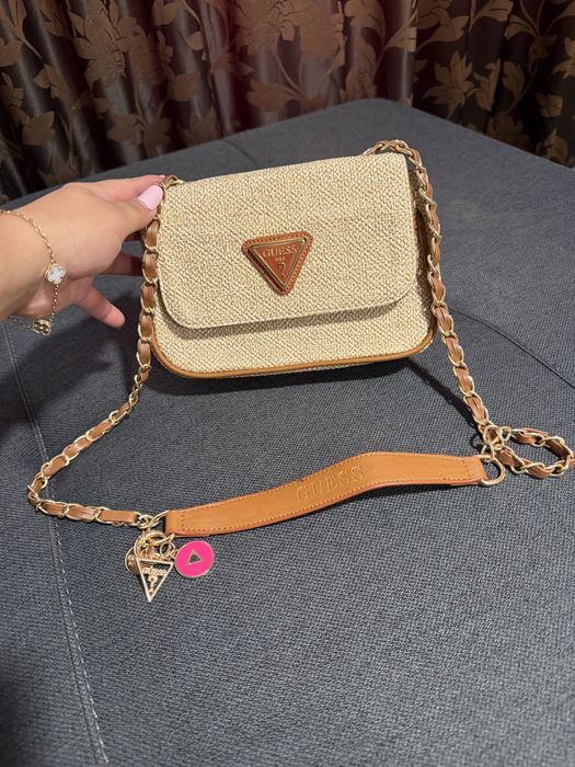 Gentuta Guess noua