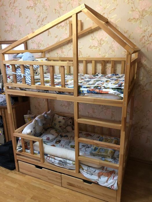 Двухъярусная детская кроватка