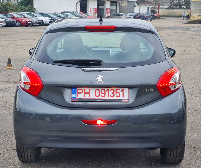 Peugeot 208 * 2013 * 1.4 Benzină 95 CP  * Euro5 * Navi , Led , Klimă