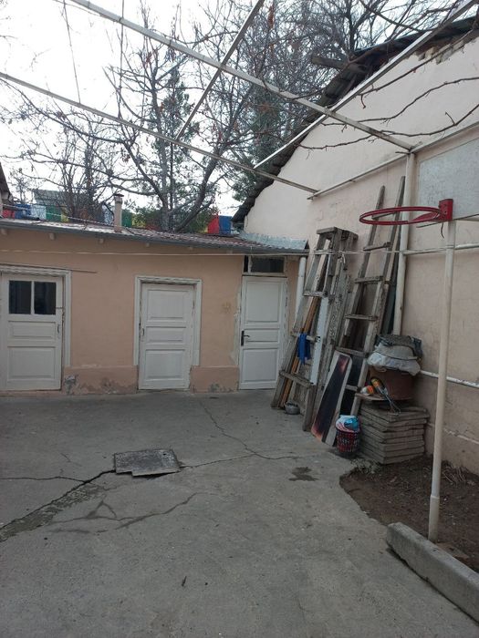 Rakat mahallasida Uglavoy 2.5-sotokli Hovli Sotiladi buzib qurishga