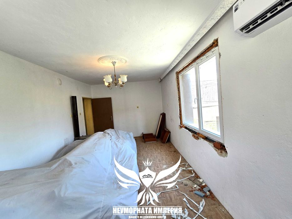 Продавам тристаен апартамент 94кв. на първи етаж с паркомясто в гр.Асеновград, кв.Долни Воден - снимка 2
