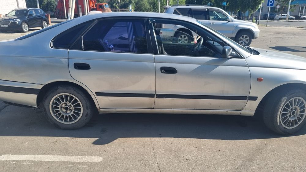 Продам Toyota carina e