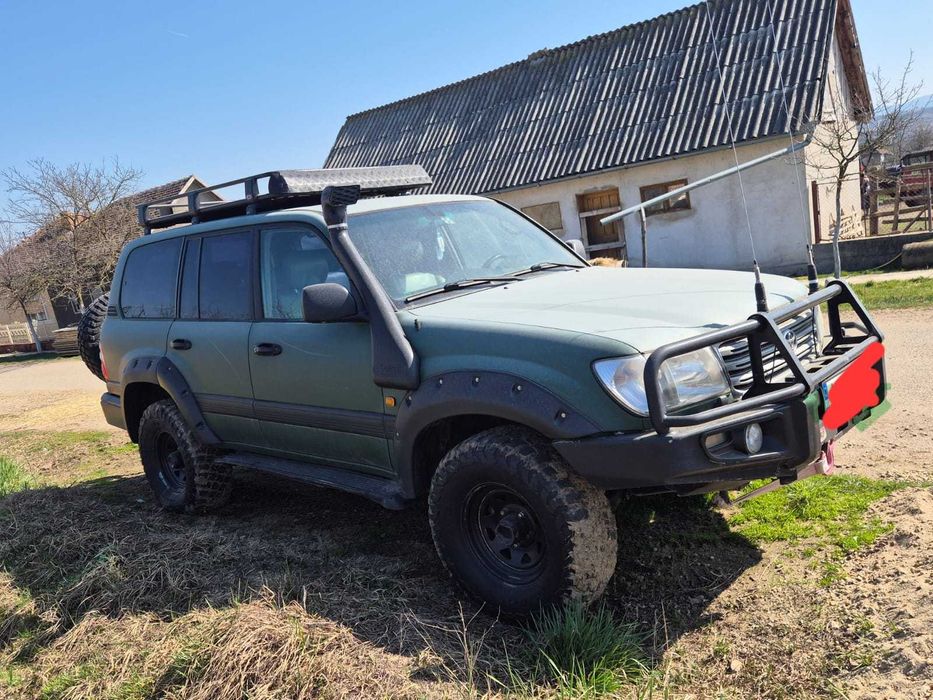 Toyota Land Cruiser J100